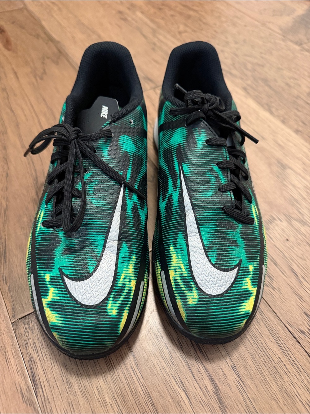 Nike phantom indoor soccer shoe, boys 4.5